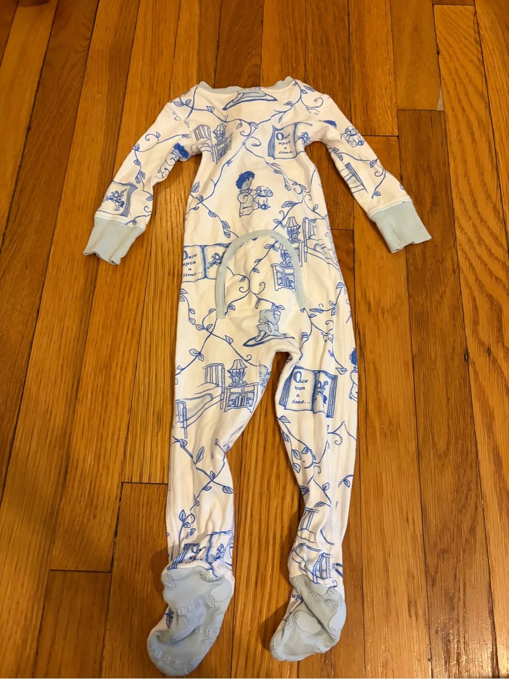 Beaufort Bonnet Company EUC Chinoiserie Charlton Storybook Footed Sleeper 0-3 Mo